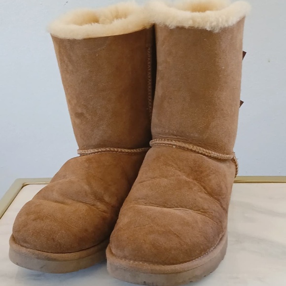 UGG Sheepskin Boots Size 7. - Picture 3 of 9